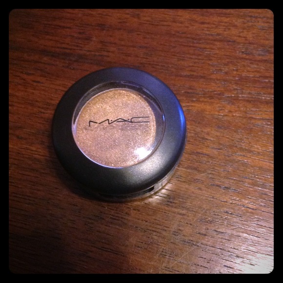 **SOLD** New MAC eyeshadow. "Romp Frost"