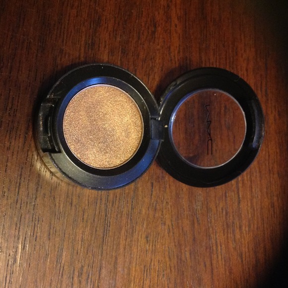 **SOLD** New MAC eyeshadow. "Romp Frost" - Picture 2 of 3