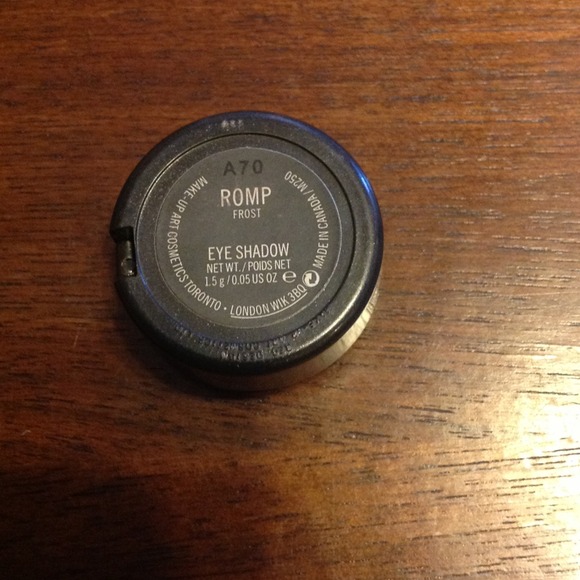 **SOLD** New MAC eyeshadow. "Romp Frost" - Picture 3 of 3