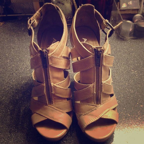 Aldo nude wedges!