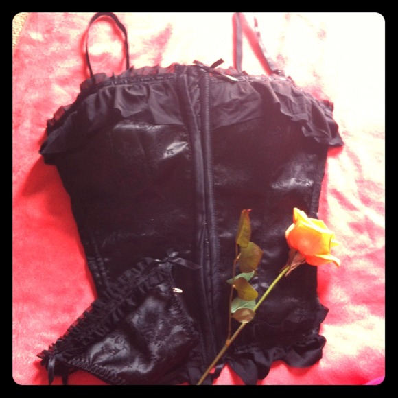 Amazing bustier set!!!
