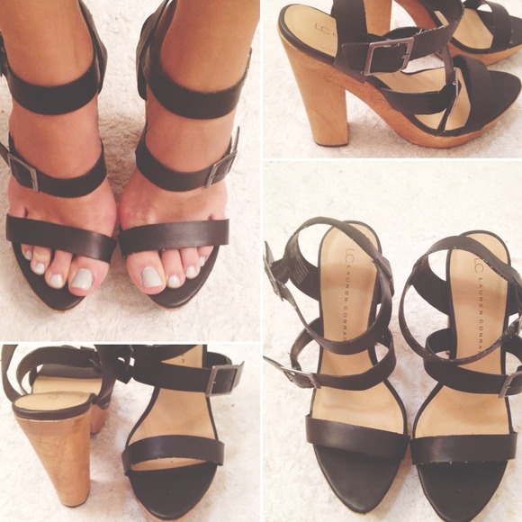 Lauren Conrad Shoes - NWOT Lauren Conrad Black Leather Strap Sandals