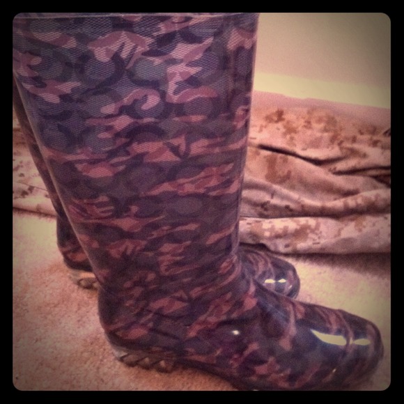 Coach camouflaged rain boots. Cute!