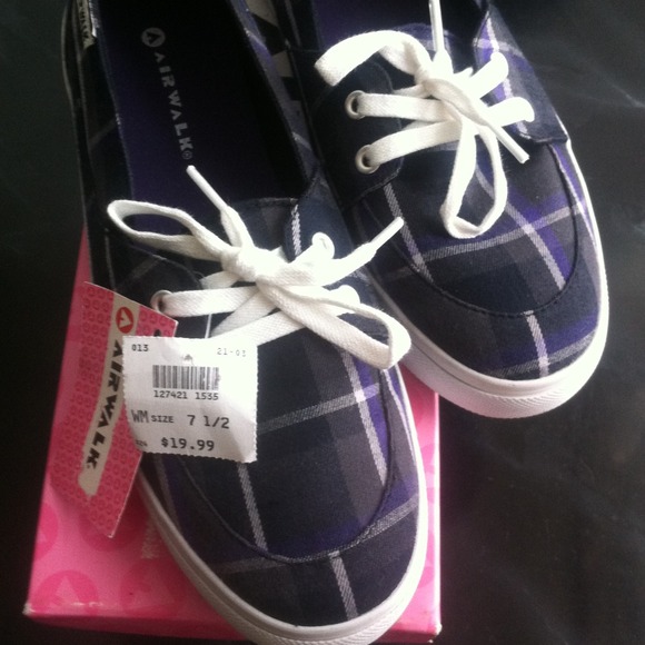 🚫SOLD🚫Bundle for @sharv50.Airwalk shoes,beanie. - Picture 2 of 4