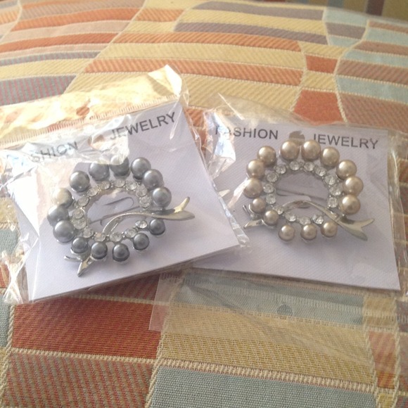 Fashion Broaches one silver the other cream - Picture 2 of 4