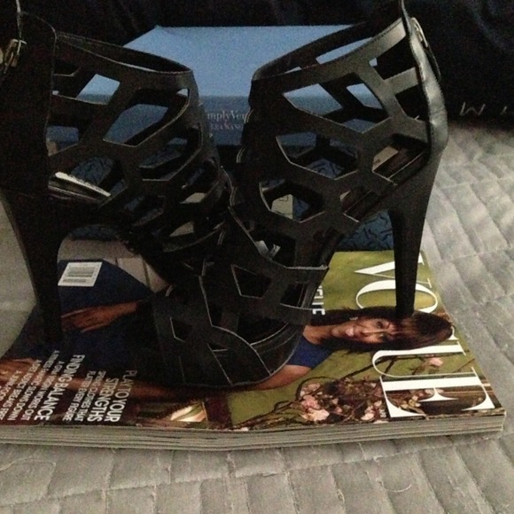 Beautiful Vera Wang sandals