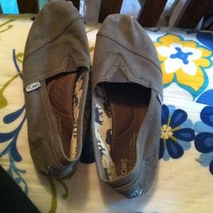 Gray toms!! Still in good condition