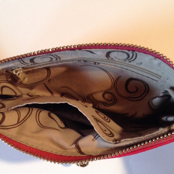 NWOT B. Lush Raspberry Leather Wristlet - Picture 3 of 4