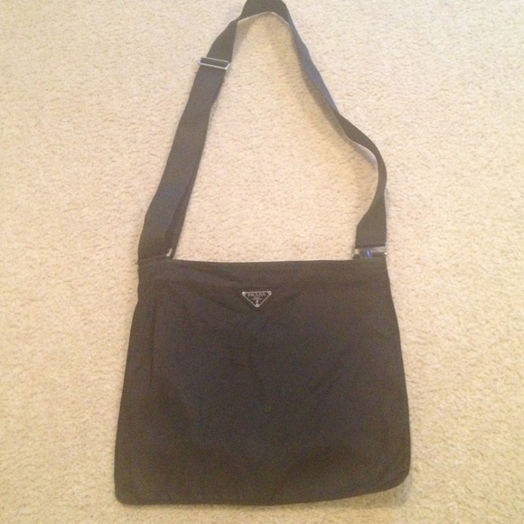 📌SOLD-Prada crossbody *authentic* -