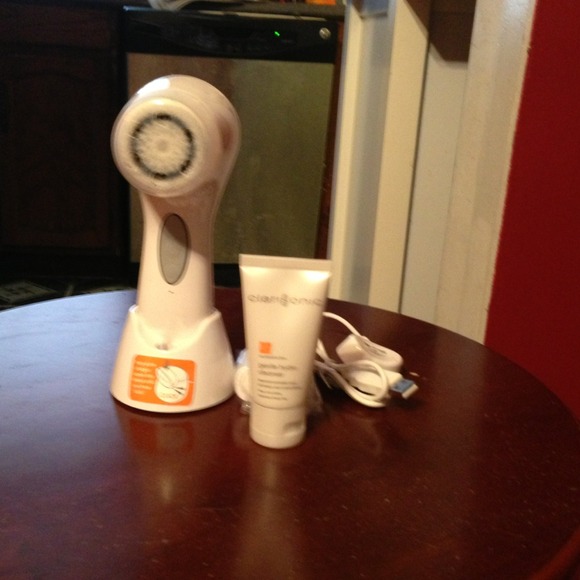 Clarisonic Aria brand new and brand new Mia 2