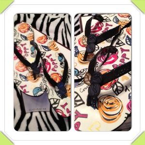 🌷Sold @ramiro. Coach Poppy Flip Flops ☀