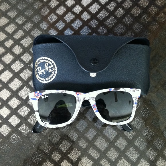 SOLD***AUTHENTIC RAY BAN WAYFARER