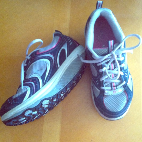 ❌📦💵 SOLD❌ 👞Sketchers Shape-ups  tennis shoes