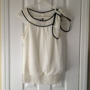 🚫SOLD🚫 to @sprngprncs.  Ivory blouse