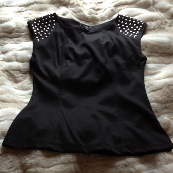 *SOLD* FOREVER21: studded shoulder top
