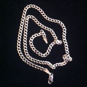 Bundle shellybeans 10k chai,2 14k bracelet/earring