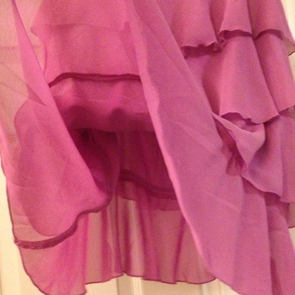 ❌SOLD❌ in bundle Magenta ruffle tank - Picture 3 of 4