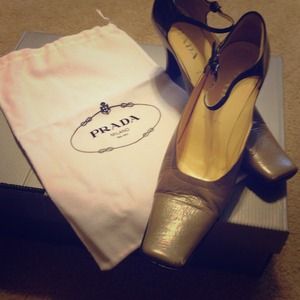 Prada Sz 38. Authentic w dust bag