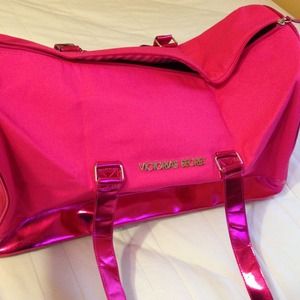 ✂Reduced✂ Victoria's Secret pink duffel bag BNWT!