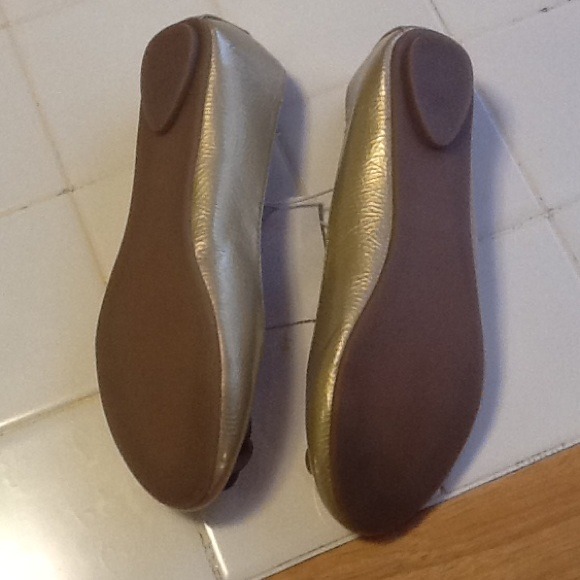 Gold flats - Picture 2 of 4