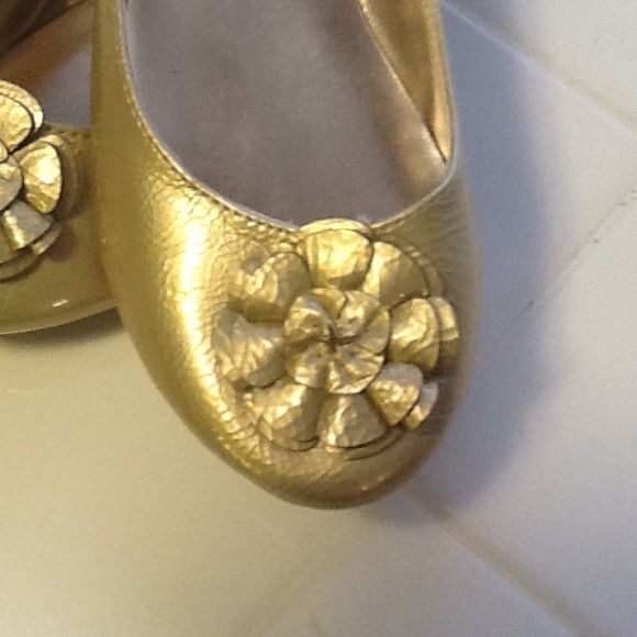 Gold flats - Picture 3 of 4