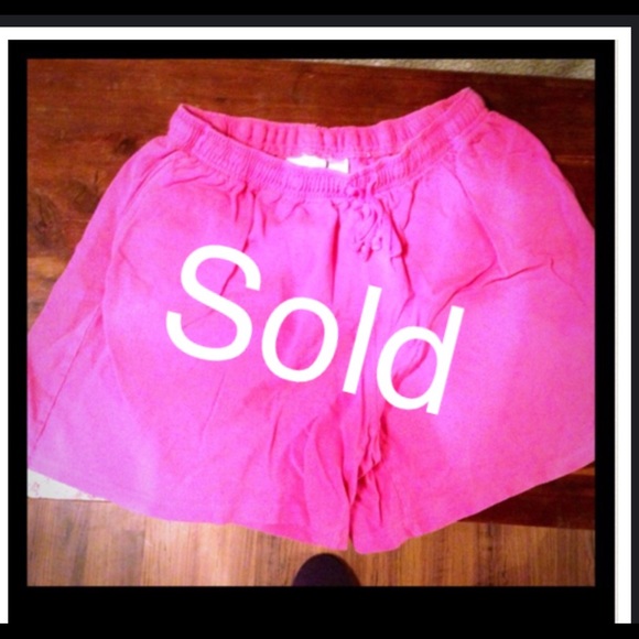 Comfy pink shorts with elastic waist and pockets