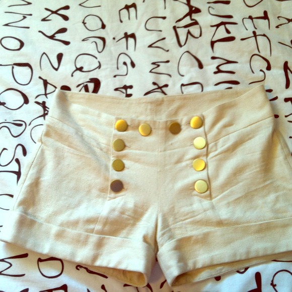 🎈🎈Sold in bundle. Silk shorts.