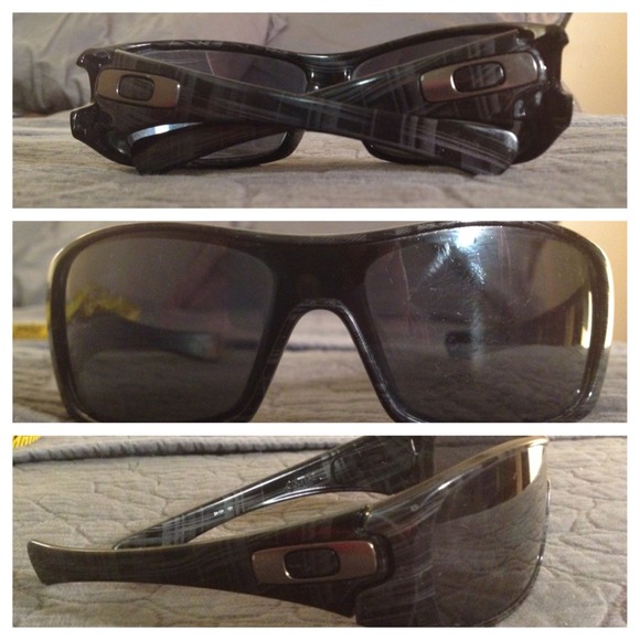 Oakley Accessories - ❌Sold❌Oakley Antix Sunglasses❌sold❌