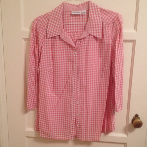 Pleaded shirt rose color. Size XL
