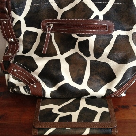 SOLD----Giraffe print purse and matching checkbook