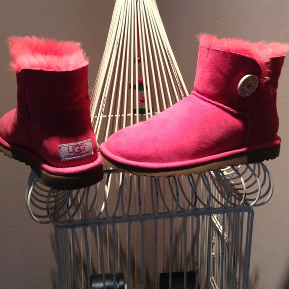Bailey button pink uggs. authentic