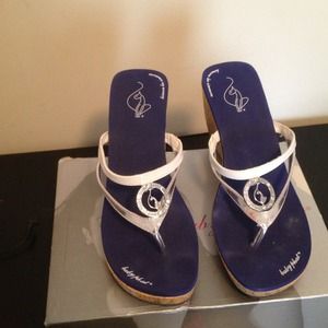 Silver & white wedge