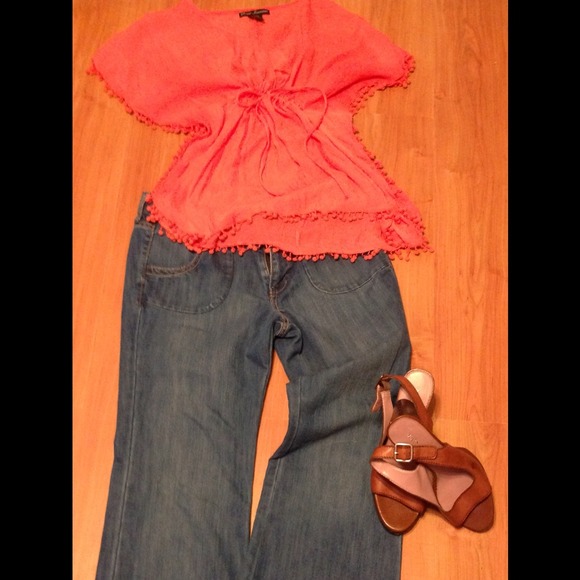 SOLD IN BUNDLE~ poncho style floaty Top M/ L