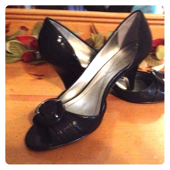 Black 8.5 Anne Klein peep toe pump