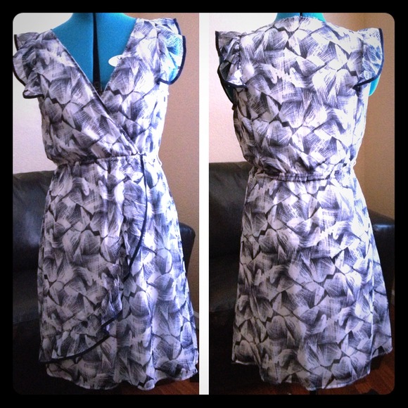 🚫SOLD🚫Springtime floral dress by H&M