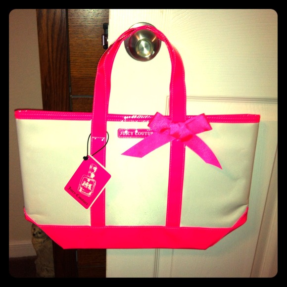 💥RESERVED💥 Adorable hot pink Juicy Couture bag!!