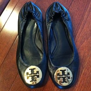 RESERVED Tory Burch Reva ballet flat- black & gold