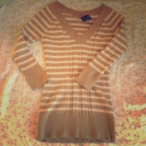 Cute V-Neck Half-Sleeved shirt.