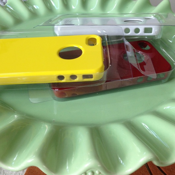 Set of 3 NWT iPhone 4 covers - Picture 2 of 3