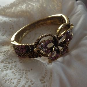 😍REDUCED Purple + gold diamond butterfly bracelet