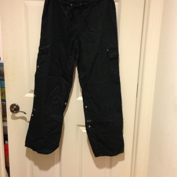 Reduced 🎁🎁NWOT gap black spin on a cargo pant