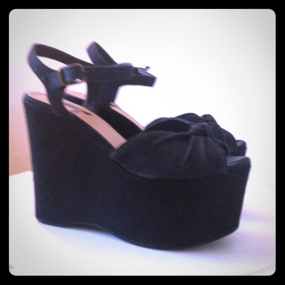 Size 8 urban outfitters platform sandals