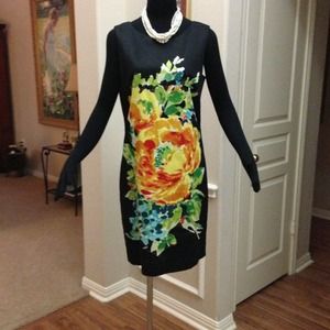 💋SOLD💋Black dress w/beautiful floral design.