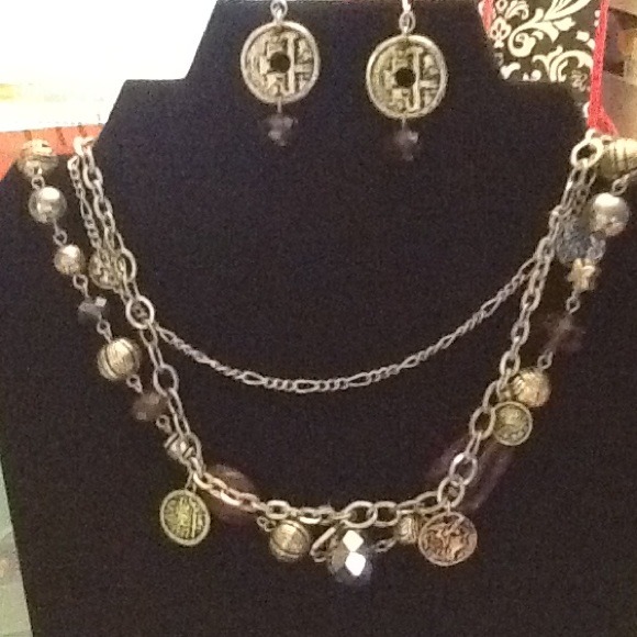 Necklace and earrings - Picture 1 of 1