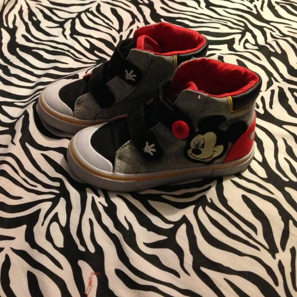 💢SOLD💢Mickey Mouse shoe