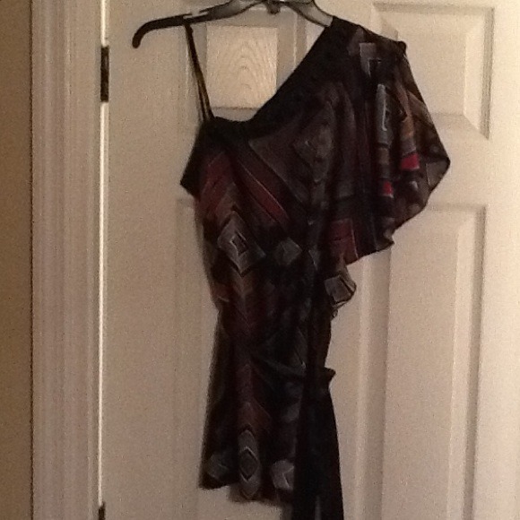 Black, modern geometrical design one shoulder top - Picture 1 of 3