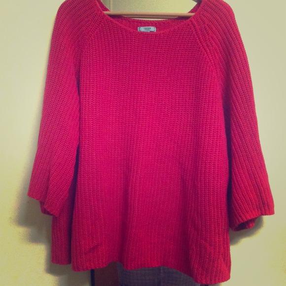Dark pink oversized Izod sweater. - Picture 1 of 1