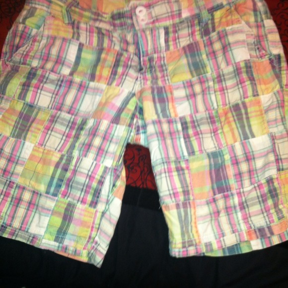 Aerospace Bermuda shorts size 9/10
