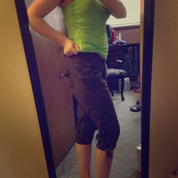Comfy brown capris.