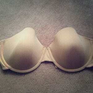 36 D strapless bra. Only been worn once!